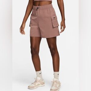NEW | NIKE Sportswear Essential Women’s Woven High-Rise Shorts